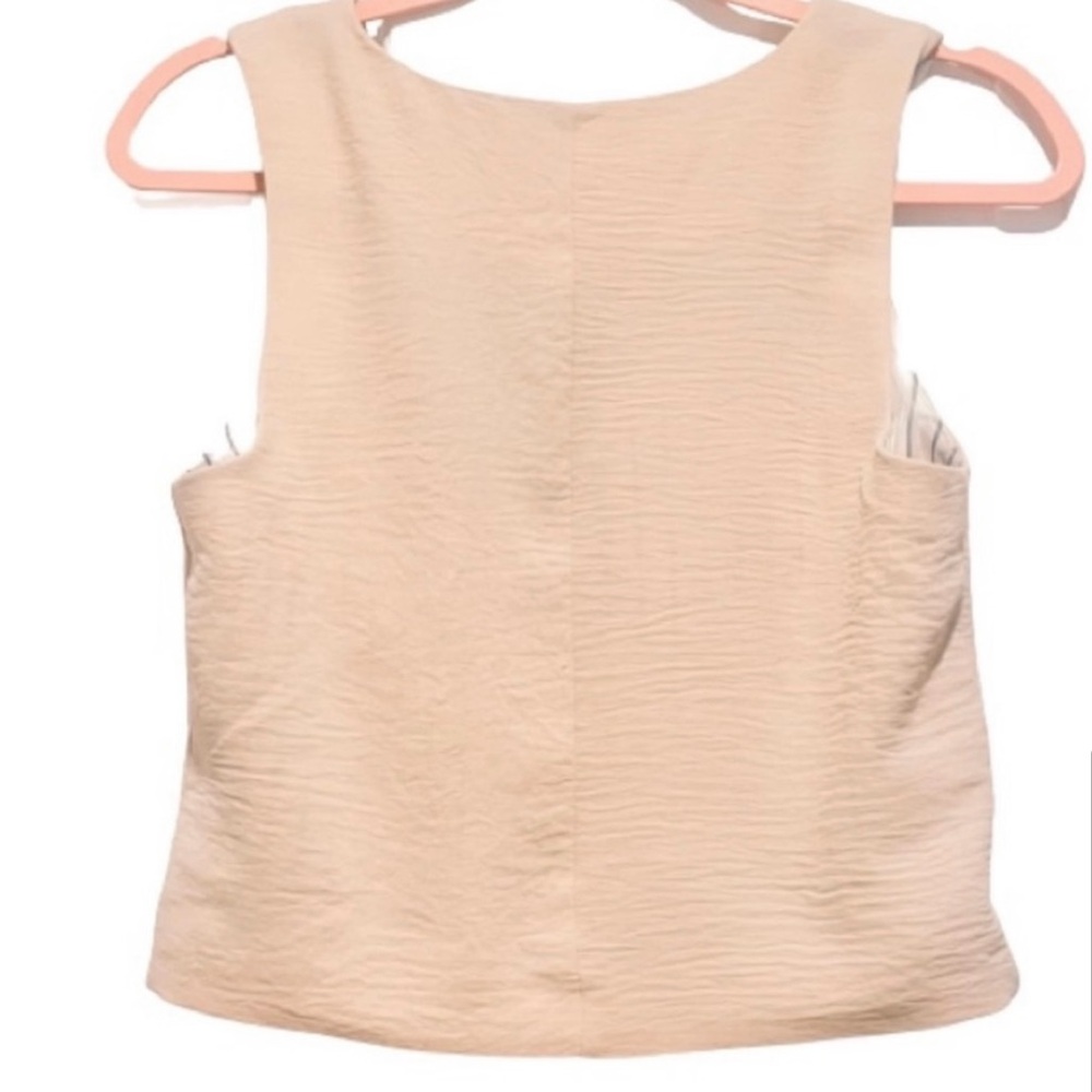 NWT- Trending Woven's V-Neck Sleeveless Pocketed Button Front Vest - Picture 3 of 6